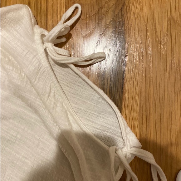 White Cut Out Top - Picture 2 of 3